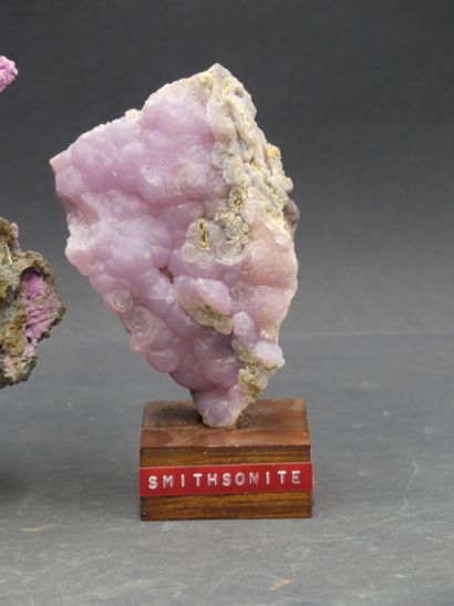 Réunion de deux minéraux Réunion de deux minéraux de tailles différentes dont Smithsonite....