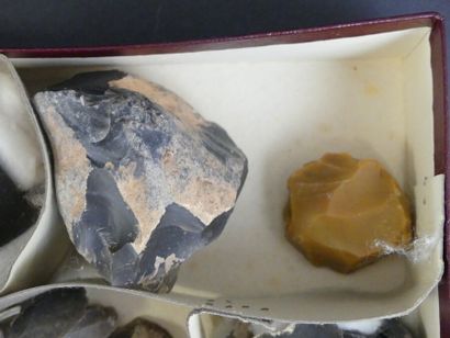 Réunion de pierres préhistoriques Réunion de pierres préhistoriques de diverses tailles...