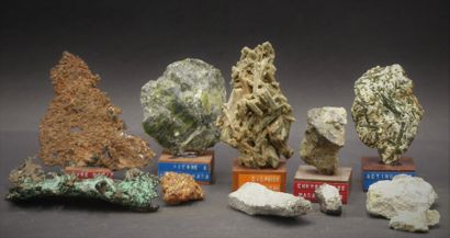 Réunion de minéraux Réunion de minéraux de diverses tailles et provenances dont Pierre...