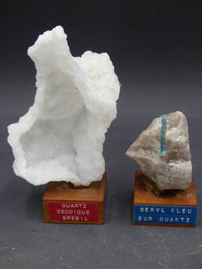 Réunion de minéraux Réunion de minéraux de diverses tailles et provenances dont Quartz...