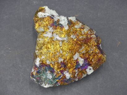 Chalcopyrite Chalcopyrite du Tarn. Dimensions: 5x15x13cm