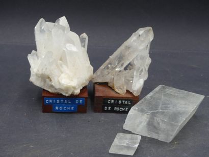 Réunion de minéraux Réunion de minéraux de diverses tailles et provenances dont Cristal...