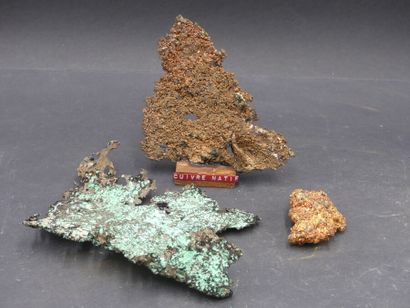 Réunion de minéraux Réunion de minéraux de diverses tailles et provenances dont Pierre...