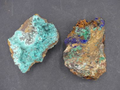 Réunion de minéraux Réunion de minéraux de diverses tailles et provenances dont Azurite,...