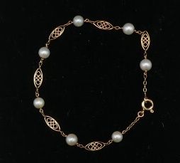 Parure composée d'un collier et son bracelet Parure composée d'un collier et son...