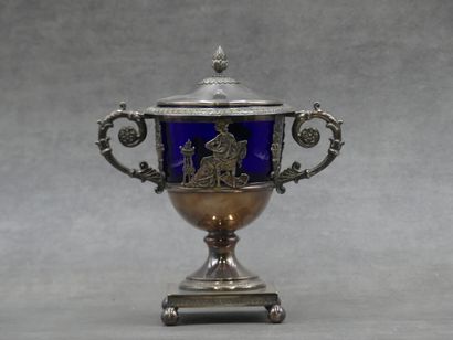 ANGLETERRE. Nécessaire de table en argent et verre bleu ANGLETERRE. Nécessaire de...