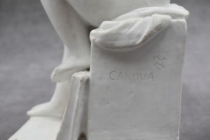 D'après Canova D'après CANOVA. Amour à l'Ecriture. Porte une marque de Sèvres. Hauteur...