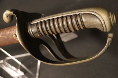 null Sabre d'officier modèle 1882. Petit accident au pommeau. A nettoyer.



Expert...