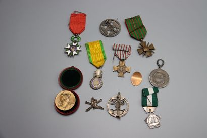 null Lot de médailles et décorations, légions d'honneur, médailles militaires et...