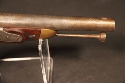 null Pistolet d'officier, modèle 1816-1822.Transformé à percussion. Platine non marquée....