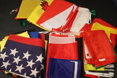 null Lot de drapeaux étrangers divers.



Expert Pierre-Axel LOUOT