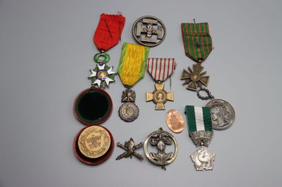 Lot de médailles et décorations, légions...
