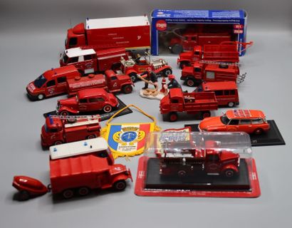 Collection de jouets de véhicules de pompiers....