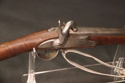 null Fusil, modèle 1822 T. Canon rond, à pans au tonnerre. Platine marquée « Mre...