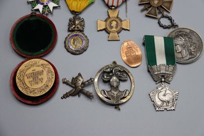 null Lot de médailles et décorations, légions d'honneur, médailles militaires et...