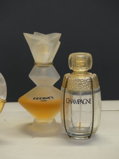 Réunion de six parfums et miniatures de diverses marques. Réunion de six parfums...