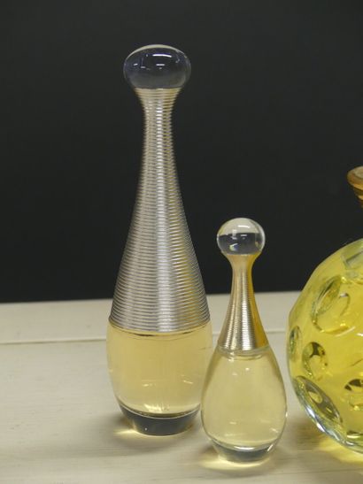 DIOR Christian DIOR. Réunion de deux parfums factices et quatre miniatures: Dolce...