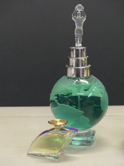 Réunion de parfums et miniatures. Réunion de parfums et miniatures. Aurore (100ml),...