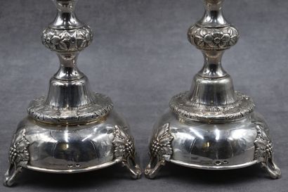Izrael SZEKMAN Izrael SZEKMAN (actif 18861915). Paire de chandeliers de sabbat en...