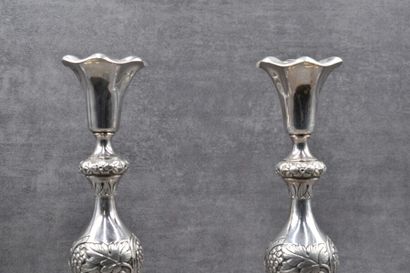 Izrael SZEKMAN Izrael SZEKMAN (actif 18861915). Paire de chandeliers de sabbat en...