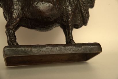 Brebis Attribué à Christophe Pierre-Robert (1880-1971). Brebis en bronze à patine...