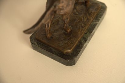 CHIEN Paul Edouard Dreux (1855-1947).Petit chien berger, bronze patiné brun, petit...
