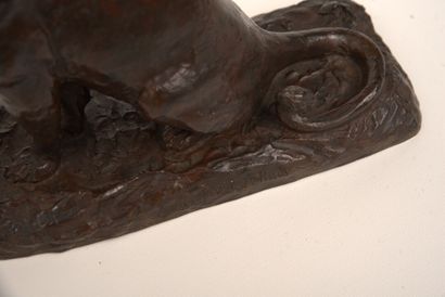 Panthère Jean Jules Henry Geoffroy dit GEO (1853-1924). Panthère rugissant en bronze...