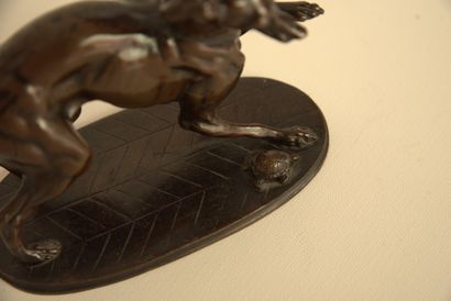 LEVRIER Petit lévrier en bronze à patine brune, petit tirage, vers 1850-1870. Dimensions:...