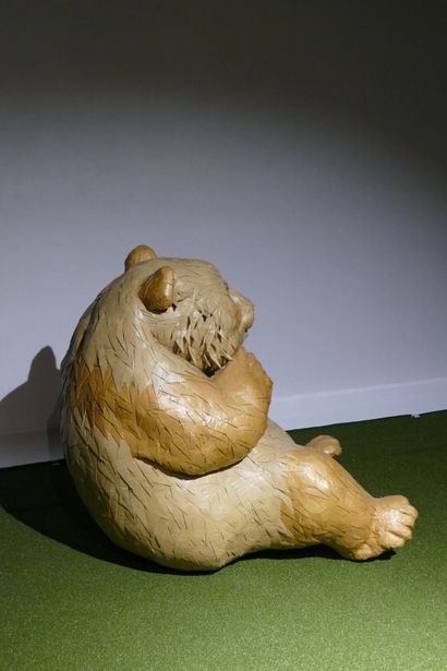 Panda dubitatif Olivier BERTRAND. Panda dubitatif, 2019, sculpture en carton résiné,...