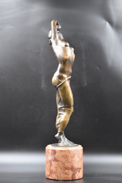 Bronze Paul PHILIPPE (1870/1930), Orientale à la balle, Bronze à patine brune sur...