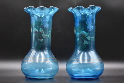 Vases dans le goût de Montyjoye. Dans le goût de MONTJOYE, Paire de vases en verre...