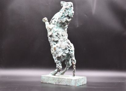 Bronze Blasco MENTOR (1919-2003), Cheval cabré, Bronze à patine vert antique, sur...