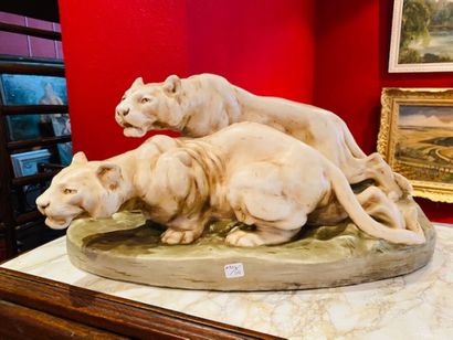 Otto JARL, Sculpture Otto JARL (1856-1915), Deux lionnes à l'affût . Moulage en céramique...