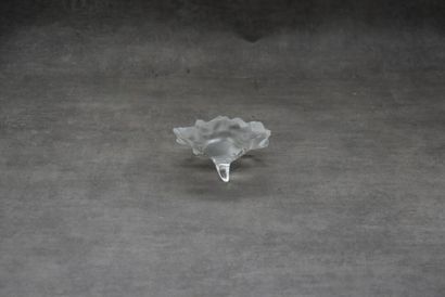 null LALIQUE France. Horloge de table en cristal moulé pressé forme de fleur. Diamètre...