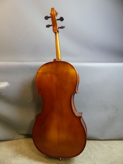 Violoncelle Violoncelle moderne en bois avec son étui. Longueur : 78 cm, hauteur...
