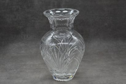 Vase en cristal Vase en cristal taillé. 

Hauteur : 30 cm