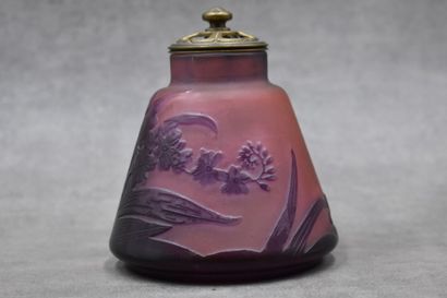 null ETABLISSEMENTS GALLE (1904-1936). Vase conique épaulé et col annulaire sur petit...