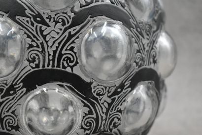 null René LALIQUE. Vase « Antilopes », modèle créé en 1925. Épreuve en verre blanc...
