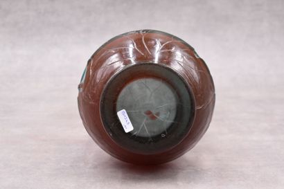 null Émile GALLE (1846-1904). Vase tubulaire à col conique et base renflée sur petit...