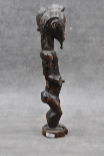 null AFRIQUE Baoulé. Petite sculpture de dignitaire en bois patiné. Hauteur : 36...