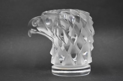 null LALIQUE FRANCE. Presse-papier « Tête d'aigle ». Épreuve en cristal moulé pressé...