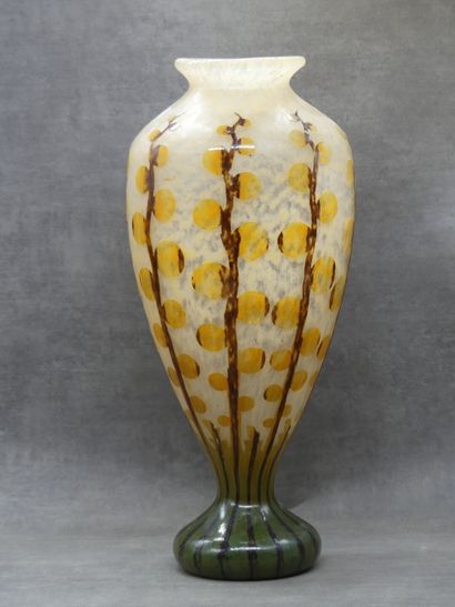 null LE VERRE FRANÇAIS (attribué à). Vase balustre et col conique. Épreuve en verre...