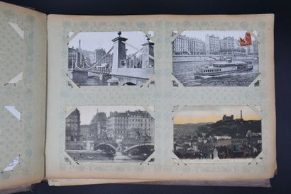 null CARTES POSTALES : Un album format oblong d'environ 250 cartes postales anciennes....
