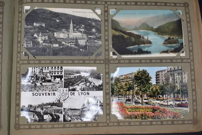 null CARTES POSTALES : Un fort album oblong pour cartes postales illustrées anciennes...