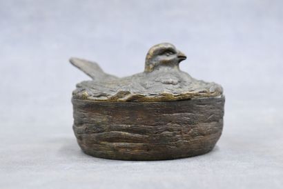 null Jean RABIANT (XIX-XX), Boîte couverte en bronze à patine dorée, couvercle orné...