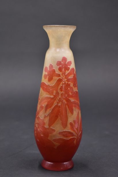 null ETABLISSEMENTS GALLE (1904-1936). Vase ovoïde à col conique sur talon annulaire....