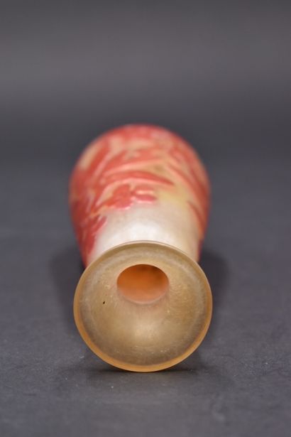 null ETABLISSEMENTS GALLE (1904-1936). Vase ovoïde à col conique sur talon annulaire....