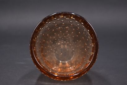 null DAUM - NANCY. Vase conique en cristal ambré bullé. Signé. Hauteur: 11 cm.



Bibliographie:...