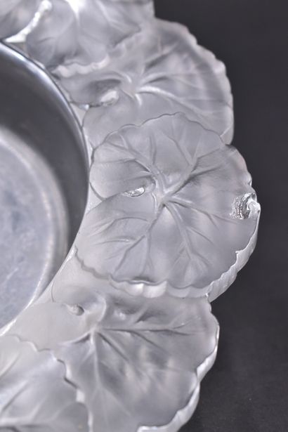 null LALIQUE CRYSTAL. Honfleur" cup, model created in 1949, in white satin-finished...