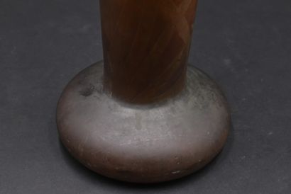 null ETABLISSEMENTS GALLE (1904-1936). Vase conique sur base renflee. Épreuve en...